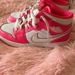 pink nike jordan’s